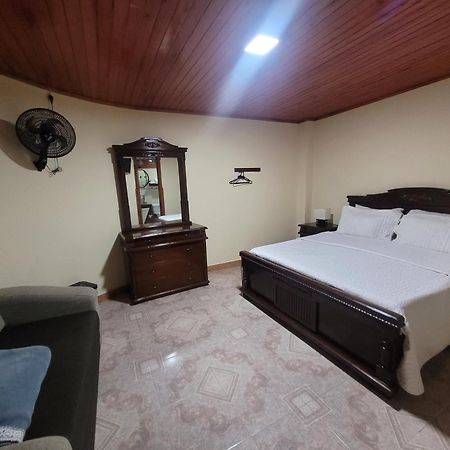 Find Land & A Rest Hotel ฟิลานเดีย ภายนอก รูปภาพ