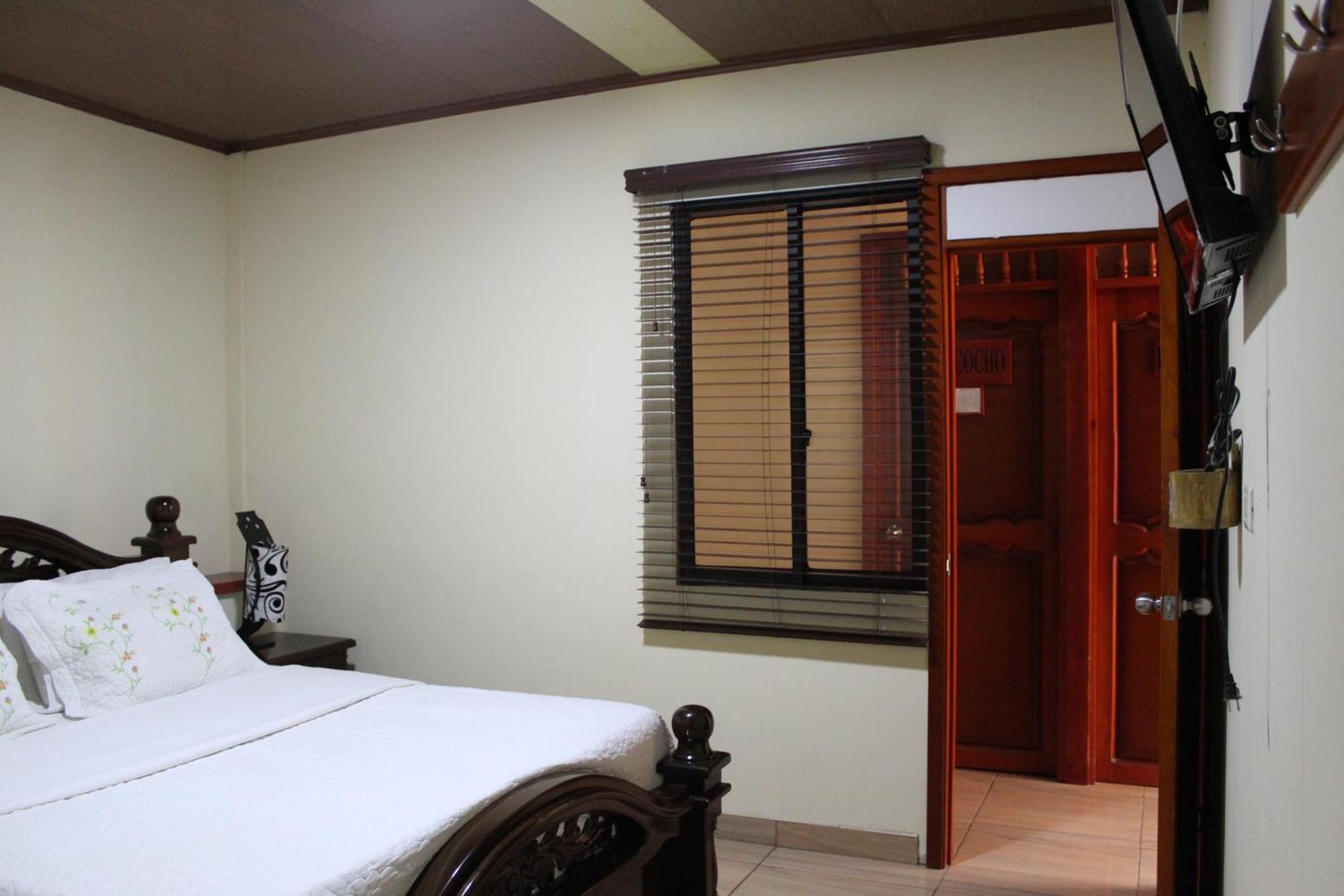 Find Land & A Rest Hotel ฟิลานเดีย ภายนอก รูปภาพ